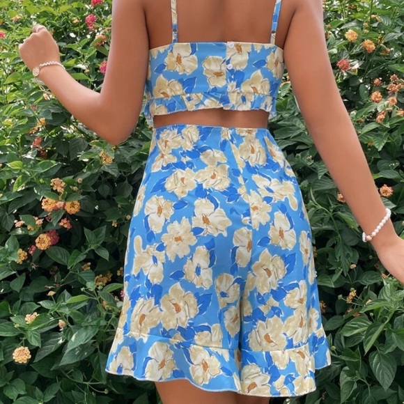 SHEIN Floral Frill Trim Knot Front Cami Romper in Blue & Yellow Size Med - Picture 4 of 13